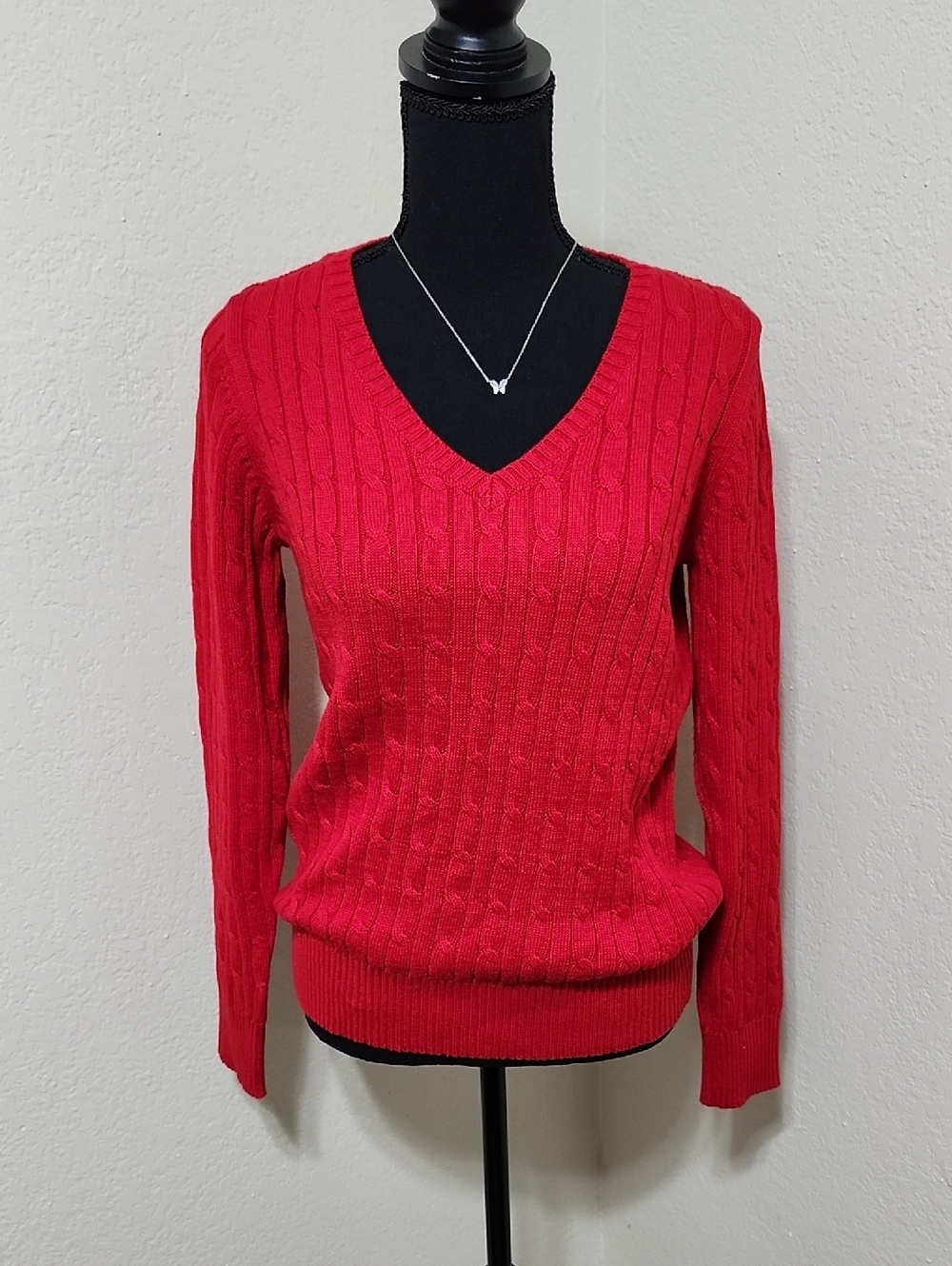St. John’s Bay Red V-Neck Cable Knit Sweater Sz M Preppy Style